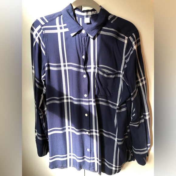 Old Navy button down tunic shirts, lot of 2 size L. EUC. - Picture 2 of 6